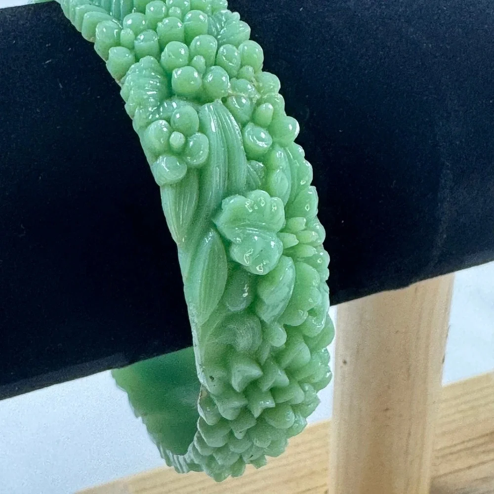 Vintage Celluloid Green Carved Floral Bangle Bracelet '20s-40s 7.75
